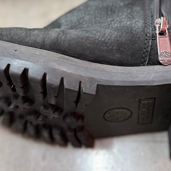 Timberland Women’s Ankle Boots A257S-A3919 — US 7.5W - Like New (used once) - Picture 4 of 9